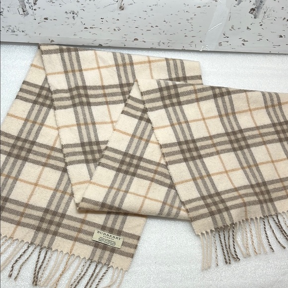 Burberry London Vintage Authentic Lambswool Scarf - Picture 1 of 8